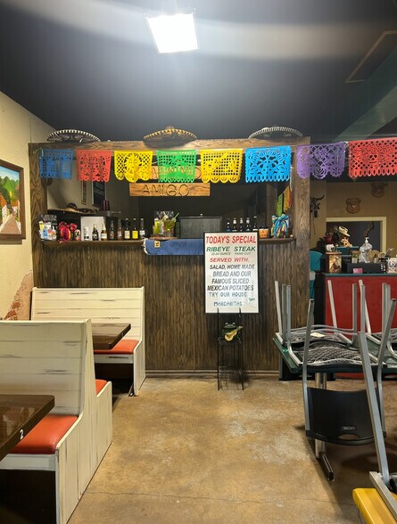 112 S Main St, Hennessey, OK à vendre - Photo intérieure - Image 3 de 25