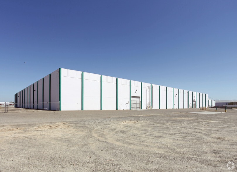 2105 Nathan Ave, Modesto, CA for lease - Building Photo - Image 2 of 3