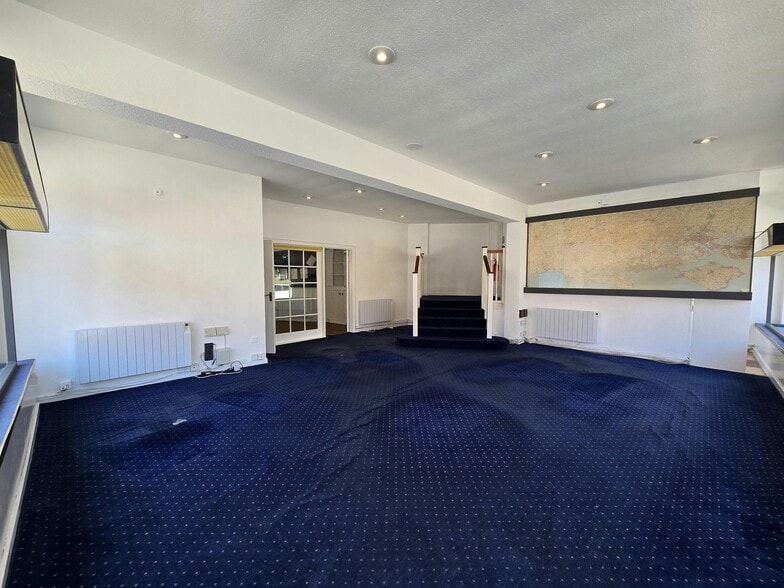 23-25 Old Milton Rd, New Milton for lease - Building Photo - Image 3 of 8