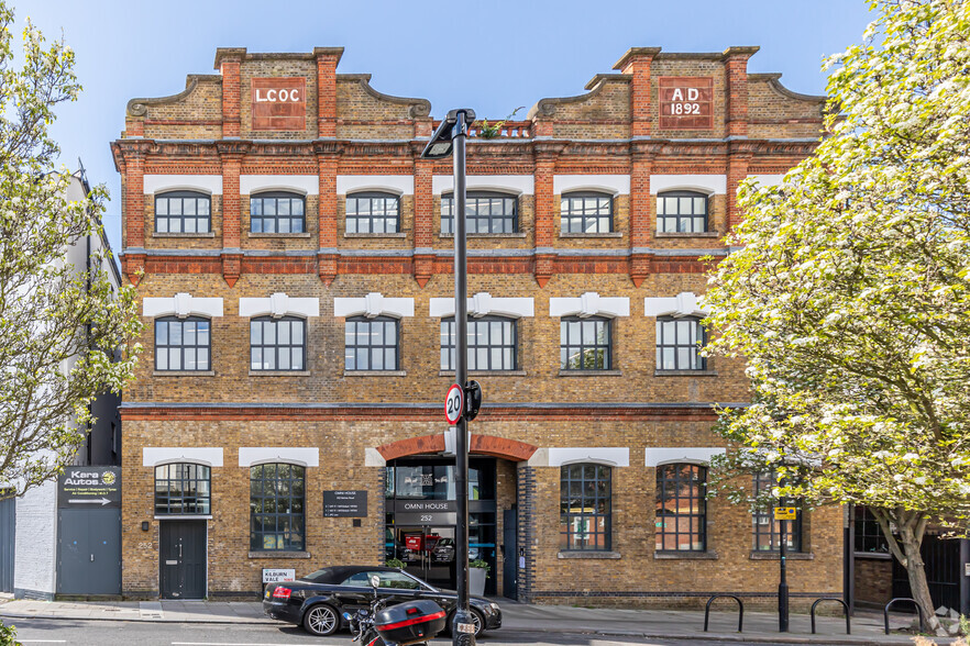 252 Belsize Rd, London for lease - Primary Photo - Image 1 of 3