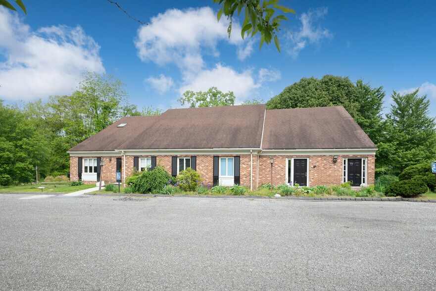 2 Old Park Ln, New Milford, CT for lease - Building Photo - Image 1 of 7