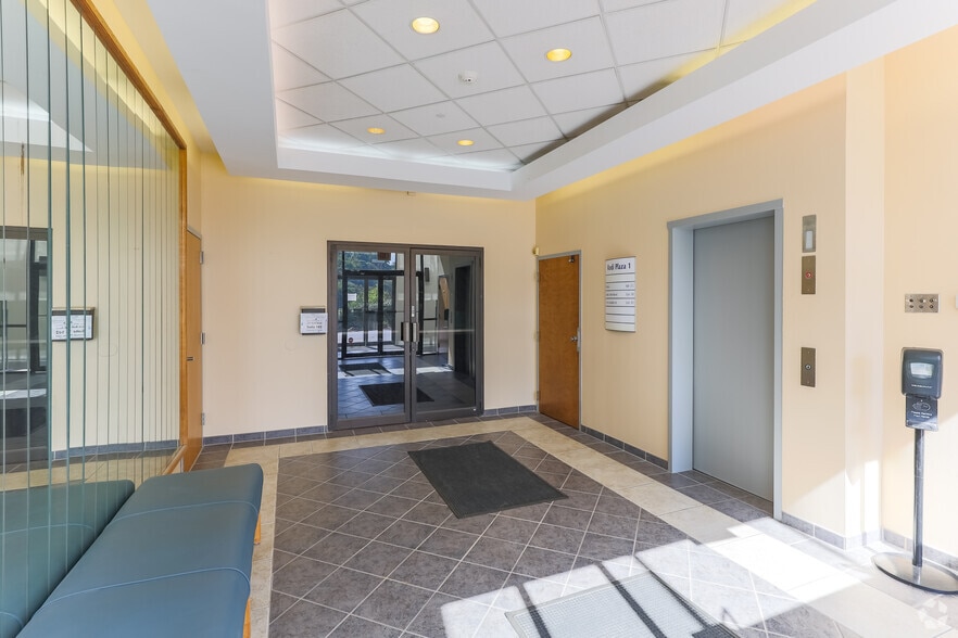 655 Rodi Rd, Pittsburgh, PA for lease - Lobby - Image 2 of 3