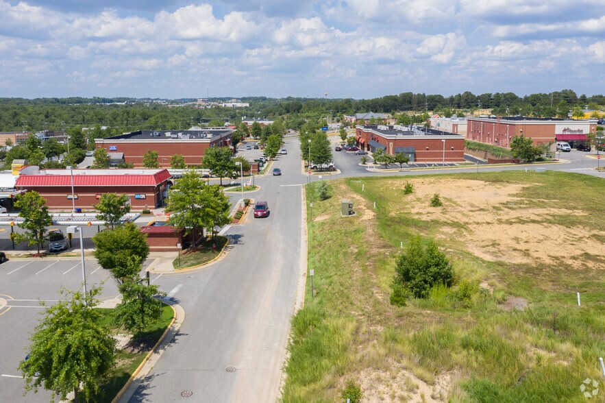 9745 Patriot Hwy, Fredericksburg, VA à louer - Photo du bâtiment - Image 3 de 3