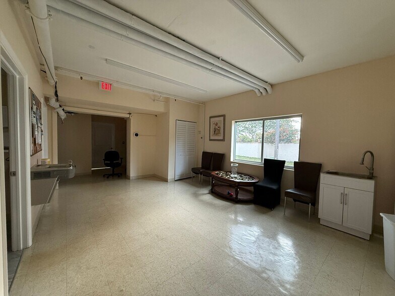 3415 S Federal Hwy, Delray Beach, FL à louer - Photo du bâtiment - Image 3 de 8