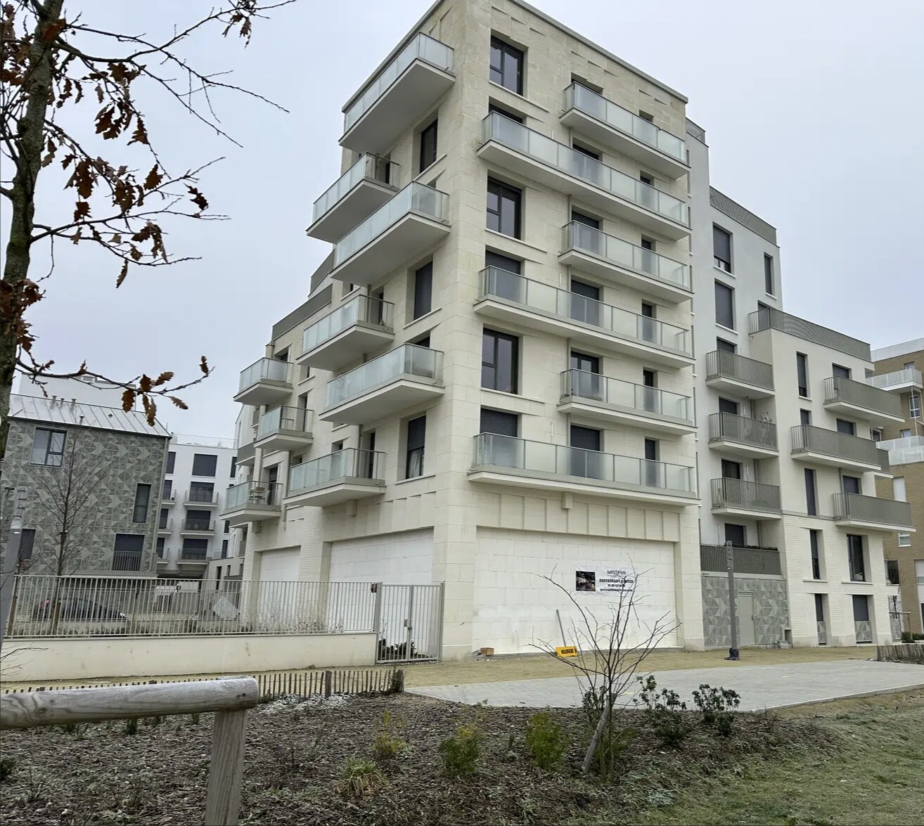 2 Rue Benoîte Groult, Bondy for lease Primary Photo- Image 1 of 3