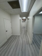 130 9th St N, Naples, FL for lease Interior Photo- Image 2 of 4