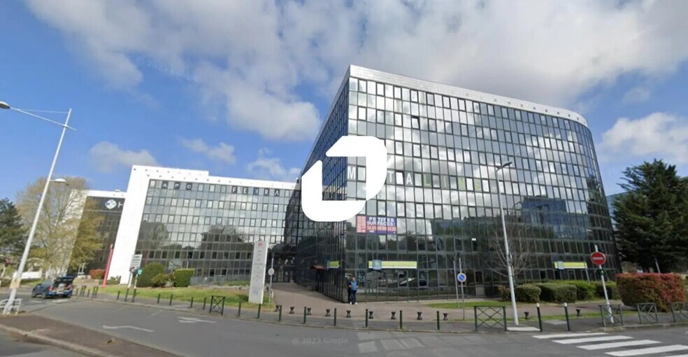 Office in Nanterre for sale - Building Photo - Image 1 of 7