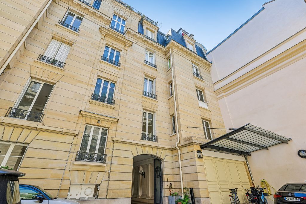 54 Rue De Varenne, Paris for lease Building Photo- Image 1 of 10