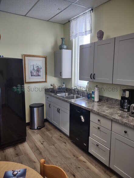 2111 Plum St, Aurora, IL à louer - Photo intérieure - Image 3 de 5