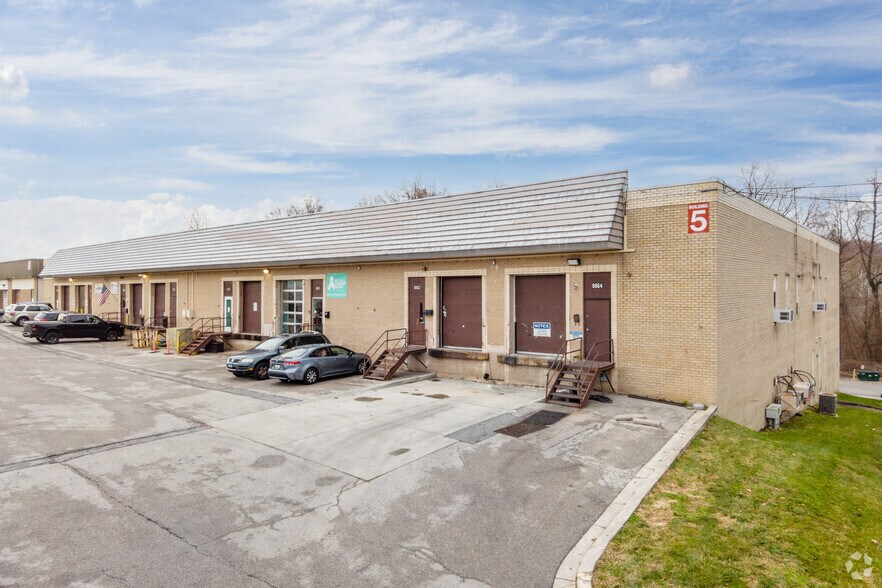 8850-8884 Monard Dr, Silver Spring, MD à louer - Photo du bâtiment - Image 2 de 5