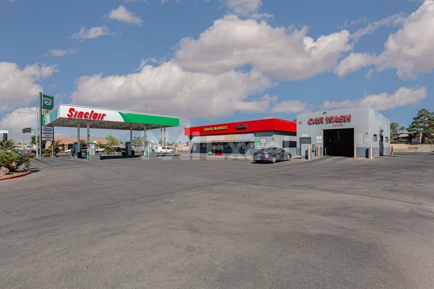 C-Store, Car Wash, & Restaurant portefeuille de 3 propriétés à vendre sur LoopNet.ca - Photo du bâtiment - Image 2 de 18