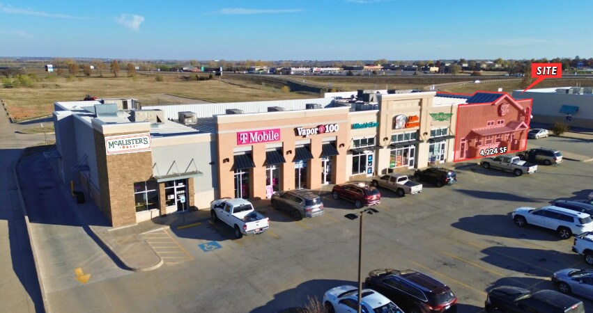 2203-2209 S 4th St, Chickasha, OK for lease - Building Photo - Image 1 of 5