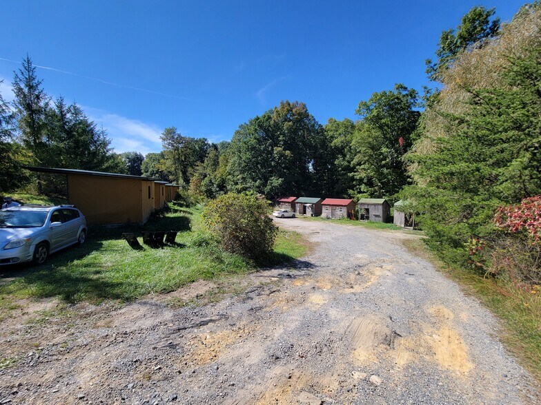 414 Milroy Grose, Lansing, WV à vendre - Photo du bâtiment - Image 2 de 65