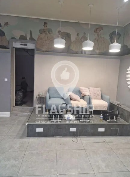 Retail in Paris for lease - Interior Photo - Image 2 of 4