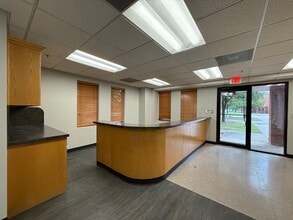 4801 W University Dr, Denton, TX à louer Photo intérieure- Image 1 de 24