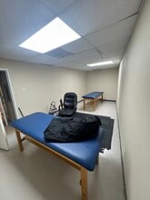 1035 N Interstate 35 E, Carrollton, TX à louer Photo intérieure- Image 2 de 2