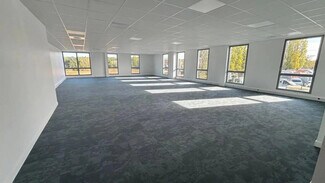 Plus de détails pour 44 Rue Pierre Curie, Plaisir - Bureau, Local d'activités à louer