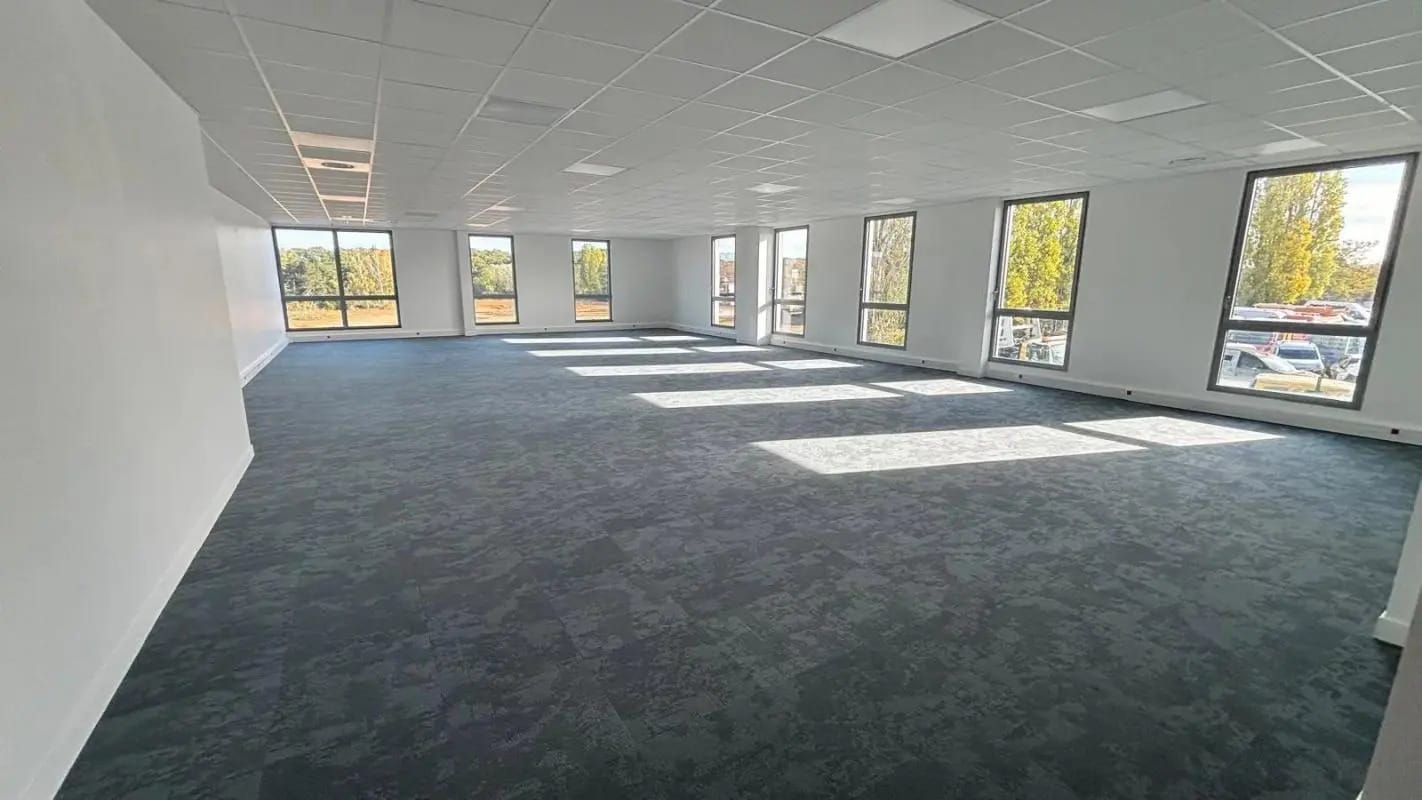 44 Rue Pierre Curie, Plaisir for lease Building Photo- Image 1 of 13