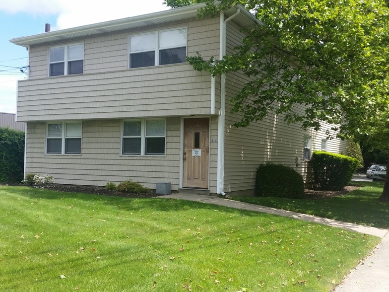2061 Deer Park Ave, Deer Park, NY à louer - Photo du bâtiment - Image 2 de 8