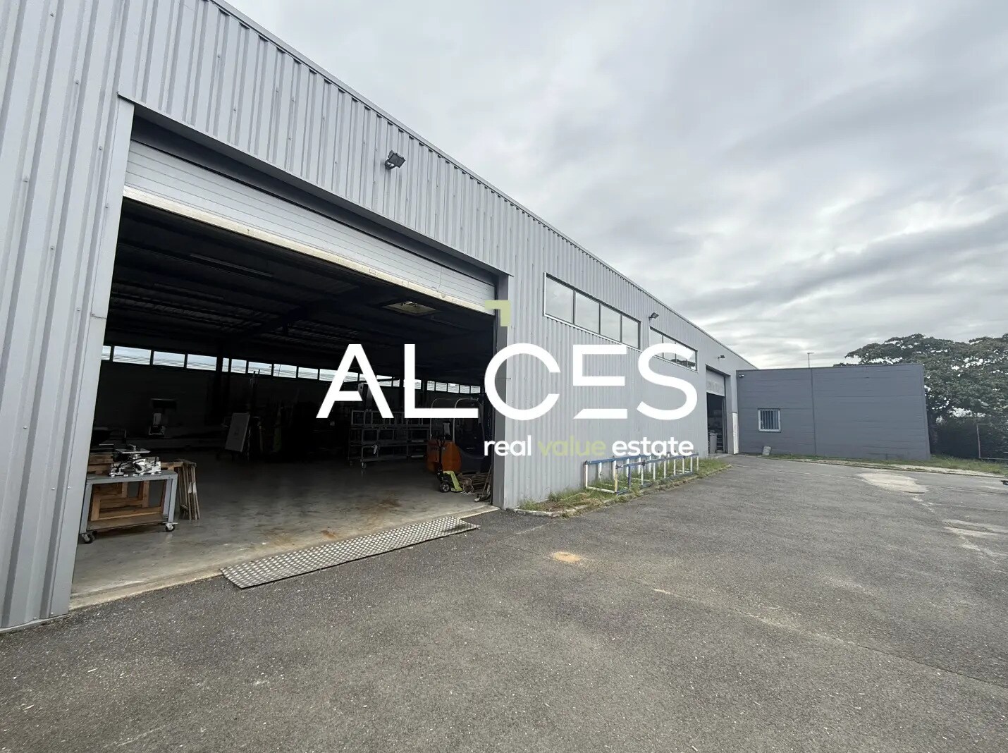 Flex in VILLENAVE-D'ORNON for sale Building Photo- Image 1 of 4