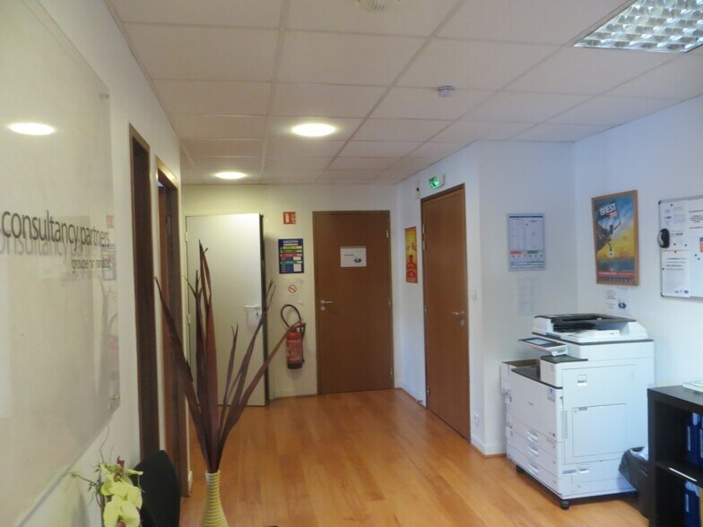 Office in Brest for lease - Interior Photo - Image 3 of 3