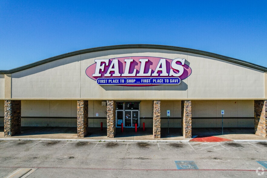 2223-2247 S Buckner Blvd, Dallas, TX for lease - Building Photo - Image 3 of 4