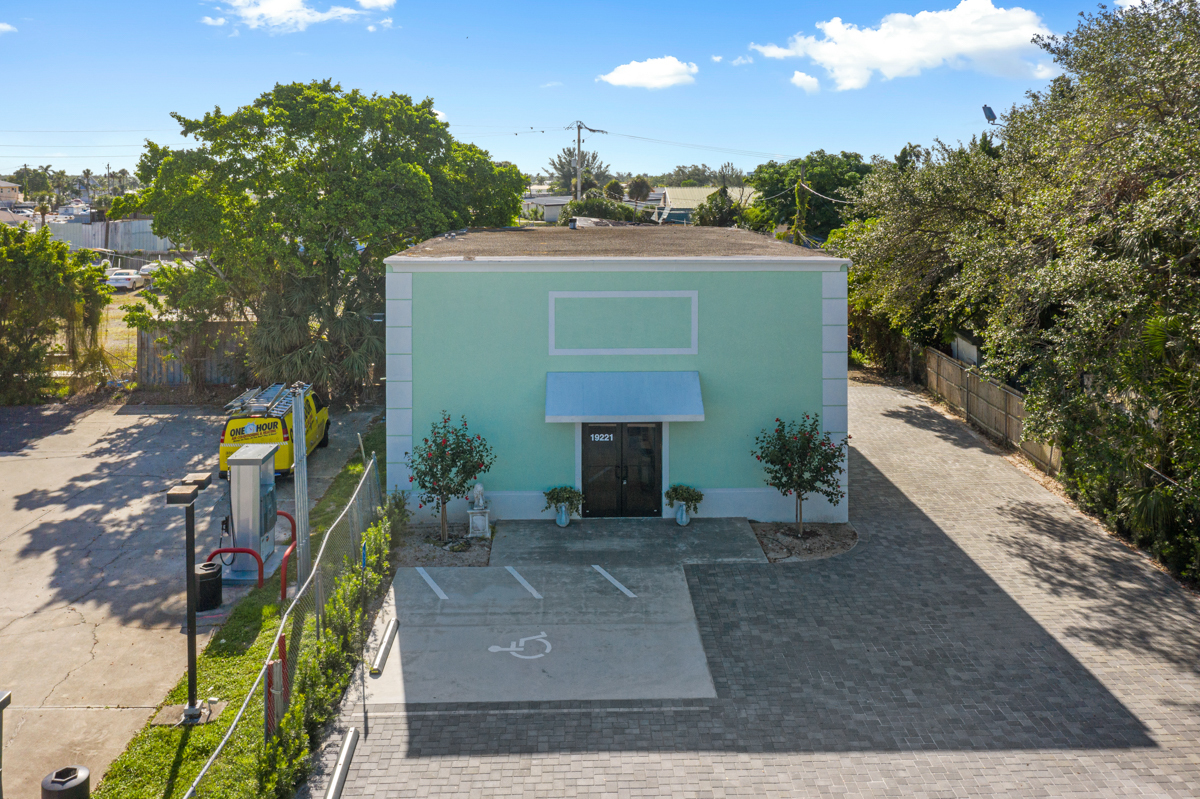 19221 San Carlos Blvd, Fort Myers, FL à vendre Photo du bâtiment- Image 1 de 1