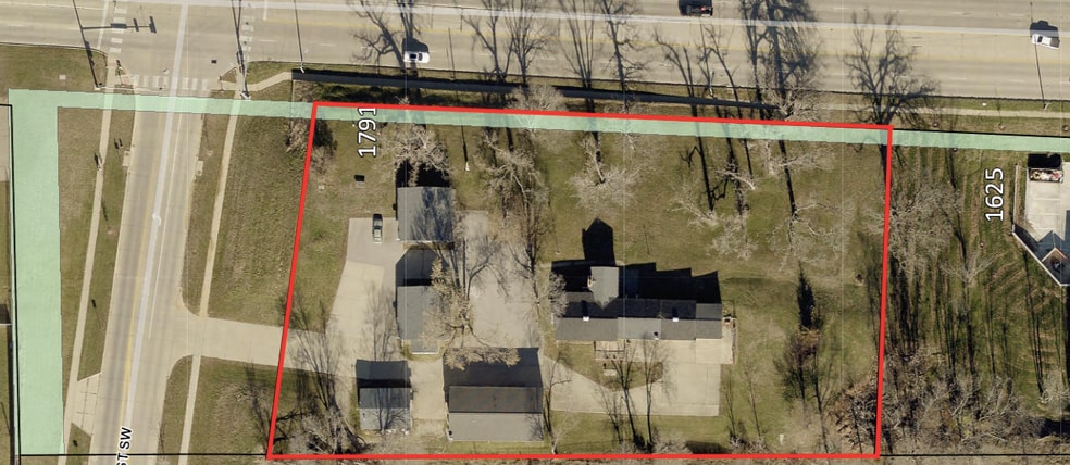 1791 16th Ave SW, Cedar Rapids, IA for sale - Primary Photo - Image 1 of 14
