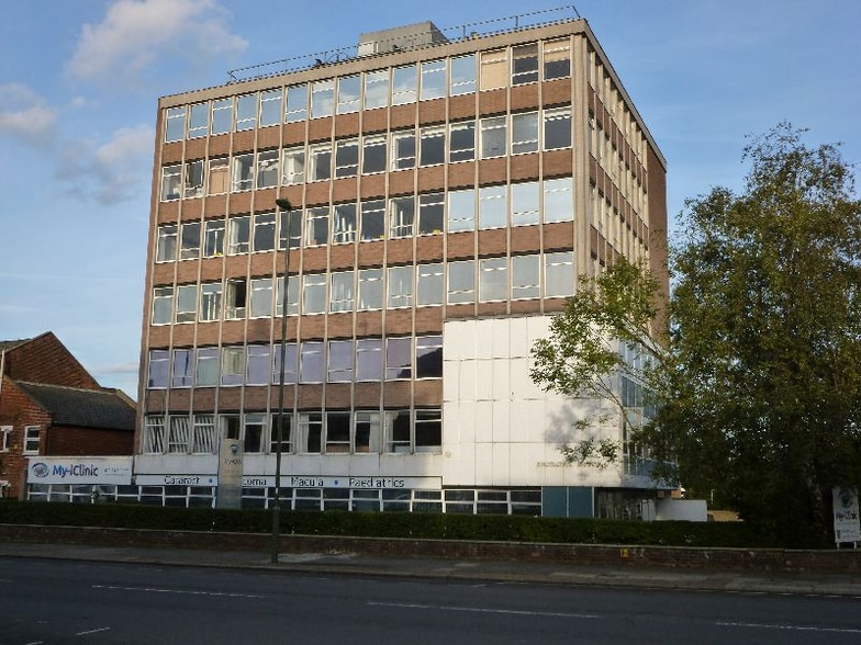 958-964 High Rd, Londres à louer - Photo du bâtiment - Image 2 de 6