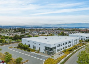 2115 North Loop Rd, Alameda, CA à louer Photo du bâtiment- Image 2 de 10