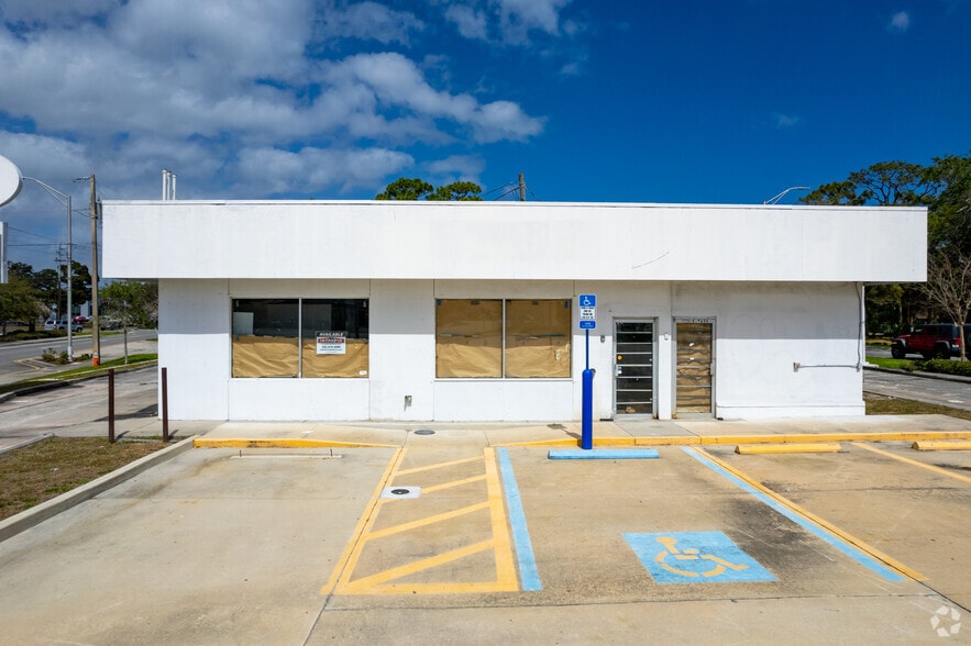 1220 S Washington Ave, Titusville, FL for lease - Building Photo - Image 2 of 31