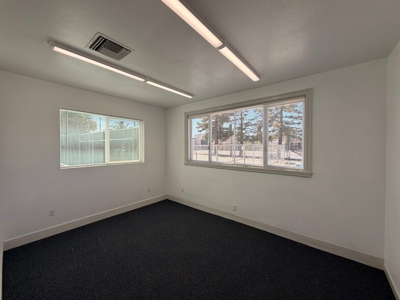 923-927 Arguello St, Redwood City, CA for lease - Building Photo - Image 3 of 15