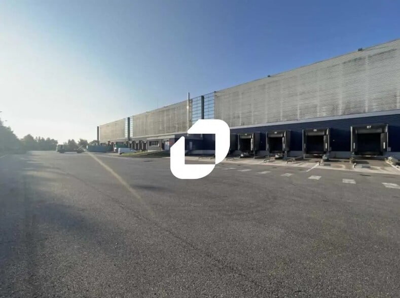 Flex in Savigny-le-Temple for lease - Building Photo - Image 1 of 14