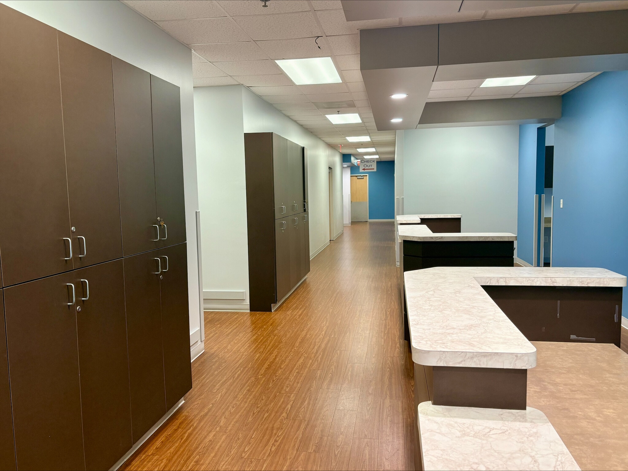 400 W Arbrook Blvd, Arlington, TX for lease Interior Photo- Image 1 of 8