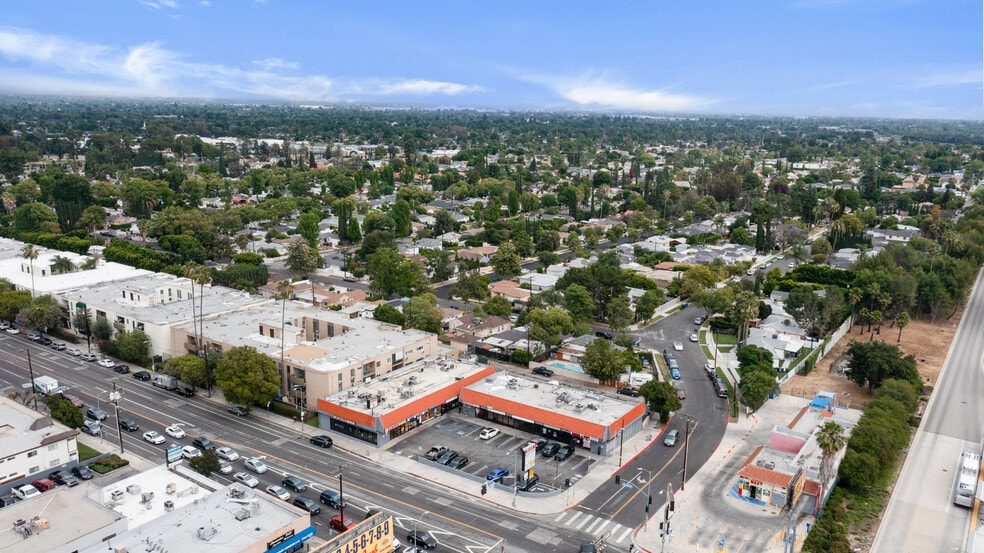 6100 Reseda Blvd, Tarzana, CA à louer - Aérien - Image 3 de 7