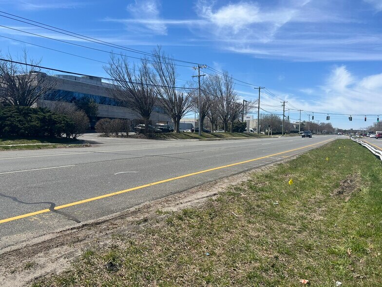 4400 Veterans Memorial Hwy, Holbrook, NY à vendre - Photo du bâtiment - Image 3 de 22