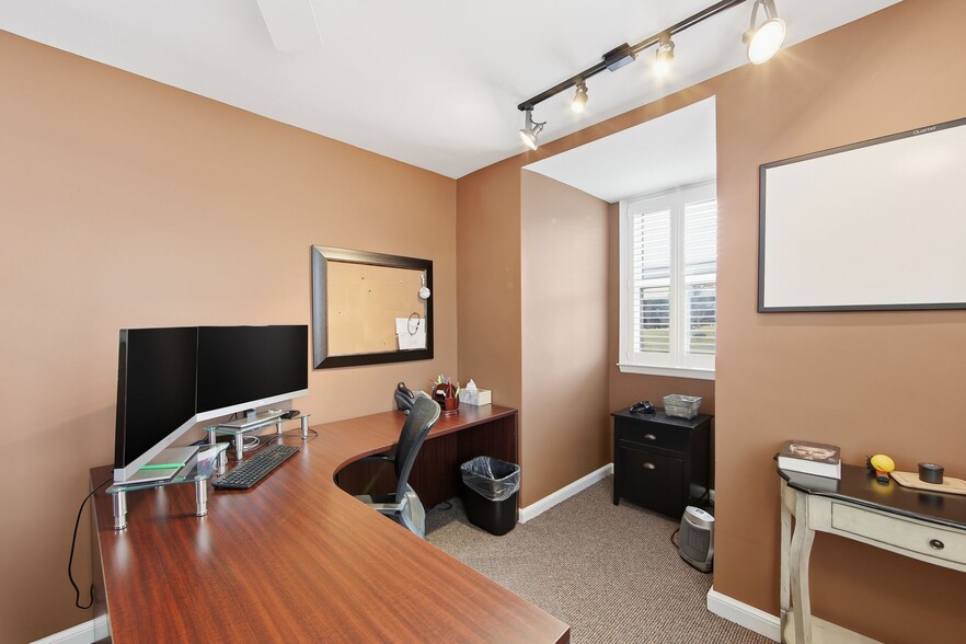 4024 West Chester Pike, Newtown Square, PA for lease - Building Photo - Image 2 of 23