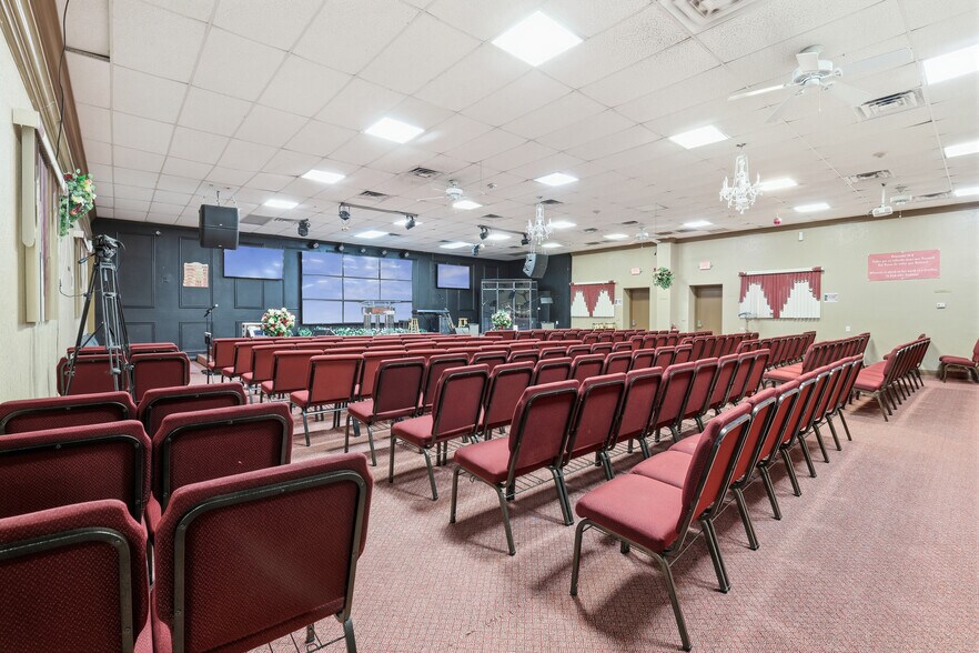 300 Leonard Blvd, Lehigh Acres, FL à vendre - Photo du bâtiment - Image 2 de 20