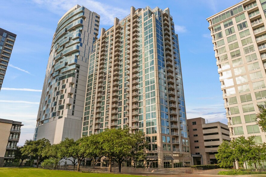 2031 Westcreek Ln, Houston, TX à louer - Photo du bâtiment - Image 2 de 28