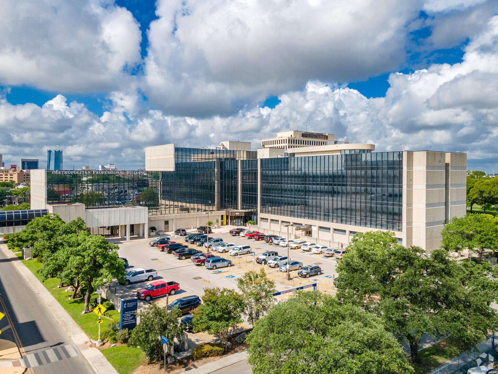 1303 McCullough Ave, San Antonio, TX for lease Primary Photo- Image 1 of 4