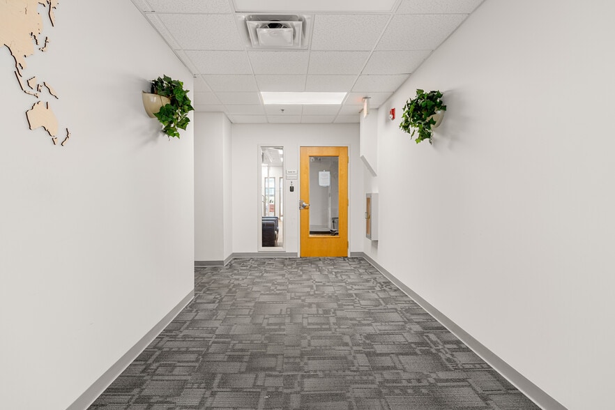 4 Preston Ct, Bedford, MA à vendre - Photo intérieure - Image 2 de 21