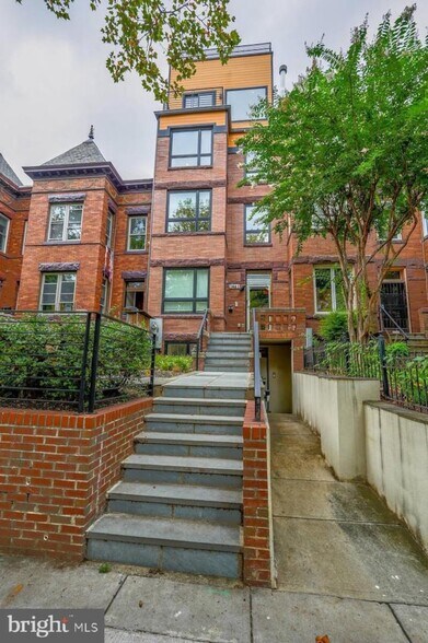 1461 Chapin St NW, Washington, DC à vendre - Photo du bâtiment - Image 1 de 67