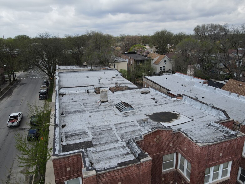 7156 S Rhodes Ave/ 7556 S Eberhart Ave portfolio of 2 properties for sale on LoopNet.ca - Building Photo - Image 3 of 28