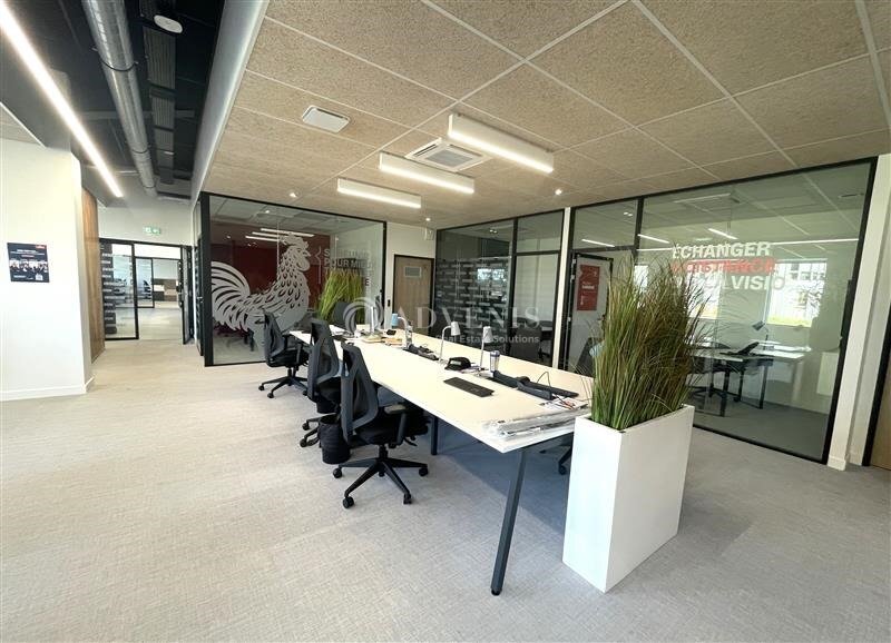 Bureau dans Tremblay-en-France à louer - Photo du bâtiment - Image 2 de 10