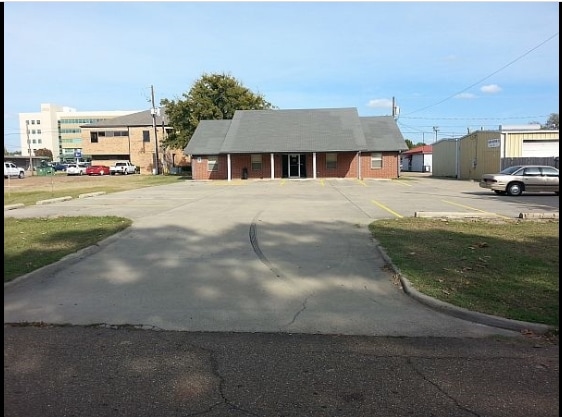 908 Spruce St, Texarkana, TX for sale - Primary Photo - Image 3 of 21
