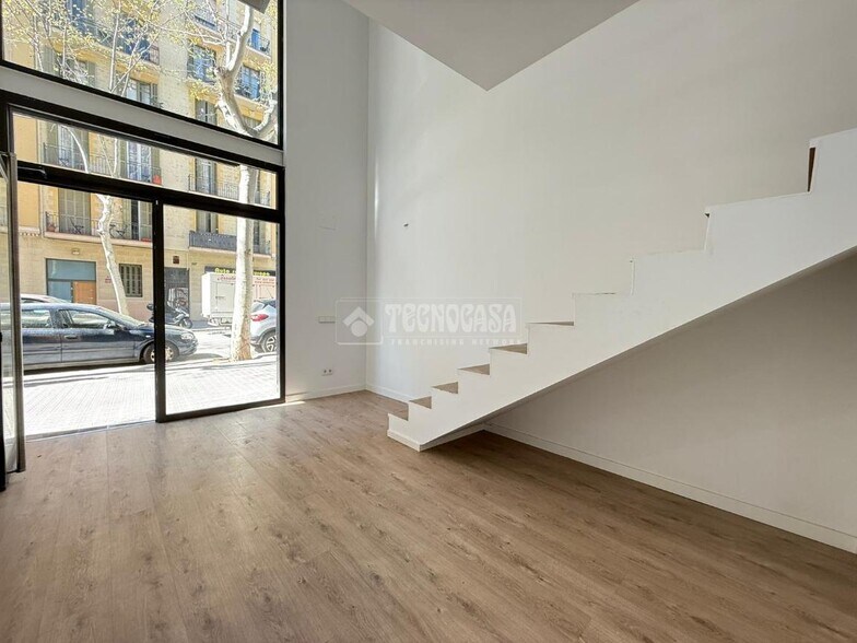 Multifamily in Barcelona, Barcelona for sale - Interior Photo - Image 2 of 2