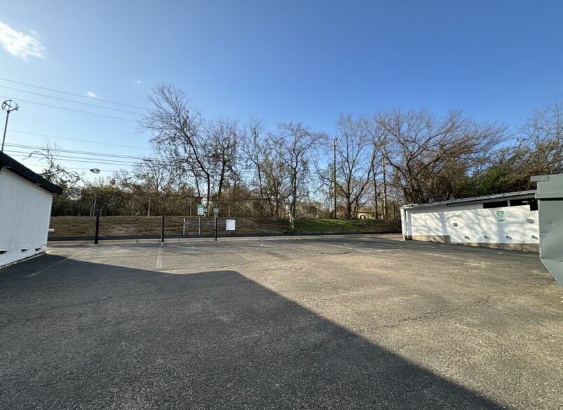8605 Cross Park Dr, Austin, TX à louer - Photo du bâtiment - Image 3 de 12