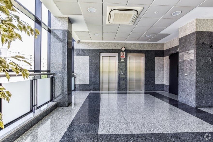 Office in Alcorcón, Madrid for lease - Building Photo - Image 2 of 7