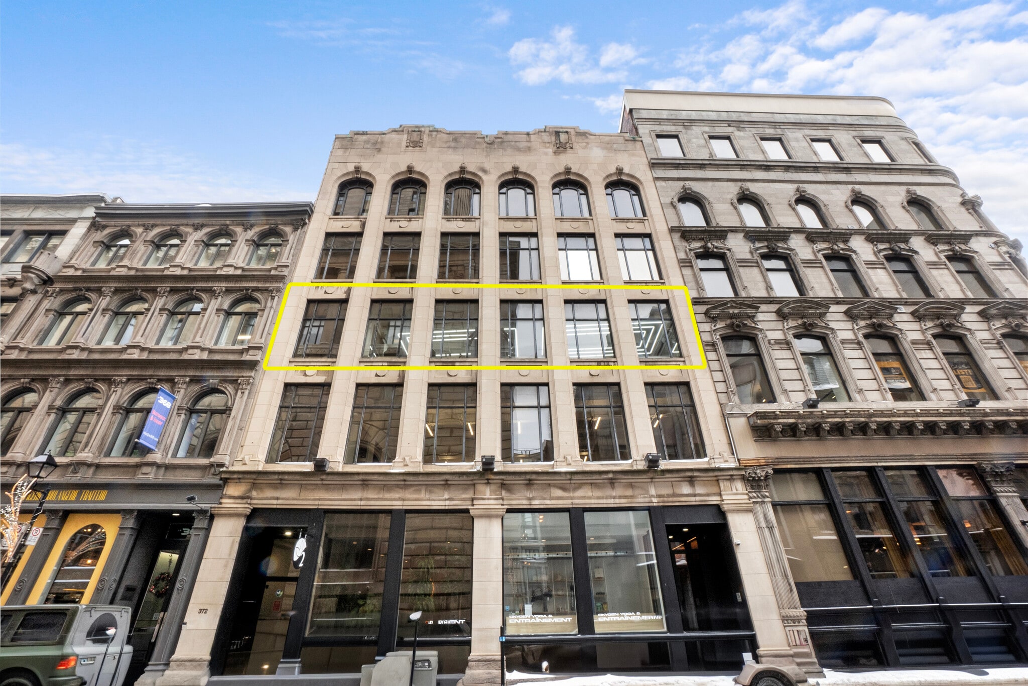 372-396 Rue Notre-Dame O, Montréal, QC for lease Primary Photo- Image 1 of 43