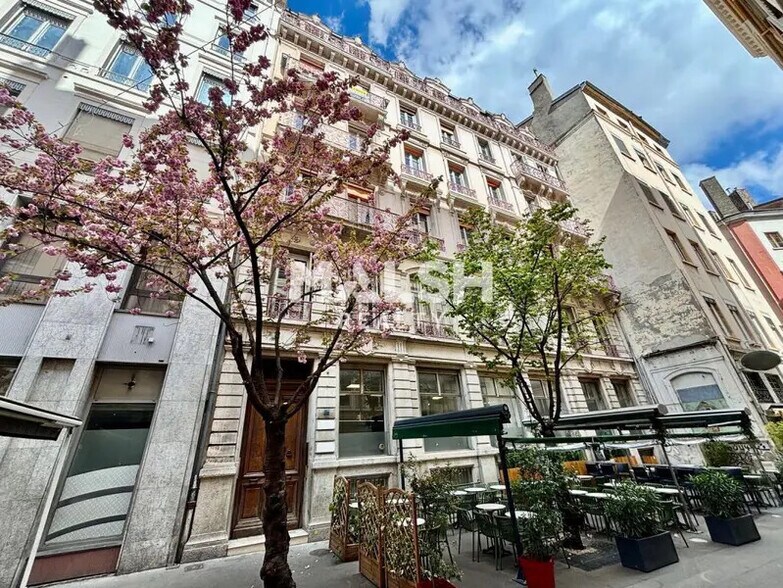 Office in Lyon for lease - Building Photo - Image 1 of 8